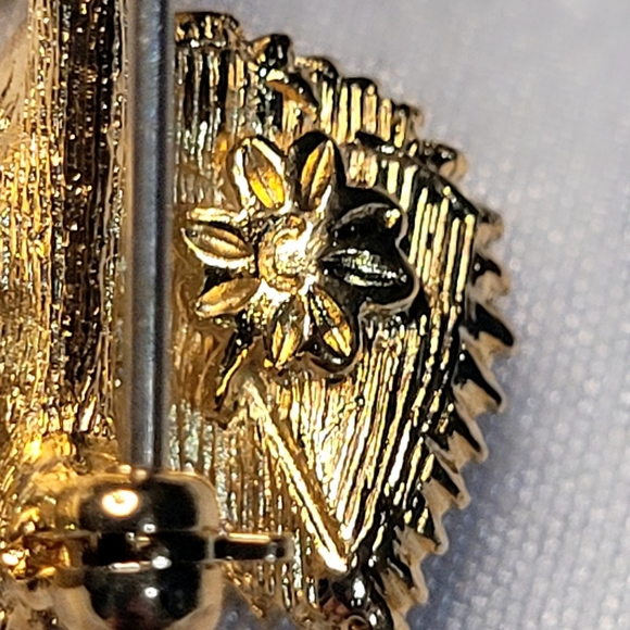 2 Vintage Rose Brooches - Picture 5 of 8